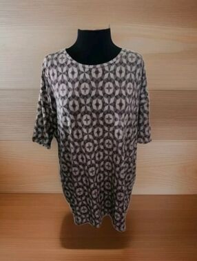 LULAROE IRMA Half Sleeve Gray Geometric Print High Low Tunic Top Blouse T Shirt